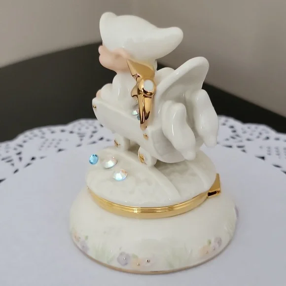 Disney Treasures Box - Picture 4 of 8